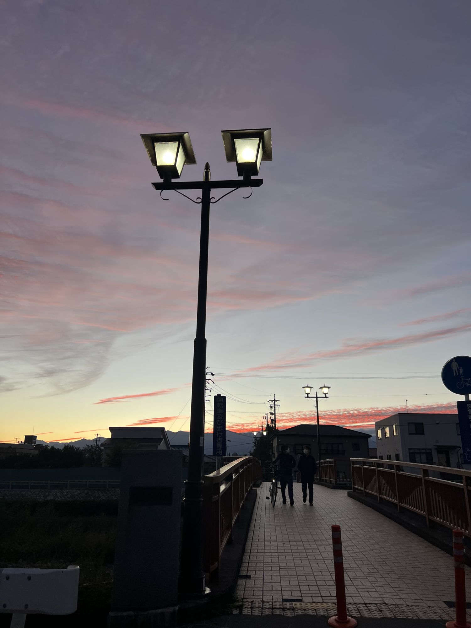 夜明け前の十五夜から朝焼け・青空・夕焼け・十六夜美しすぎる松本の空 | 新まつもと物語