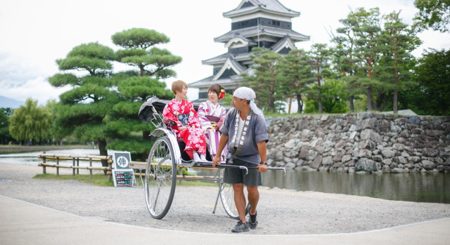 着物着つけ体験　人力車