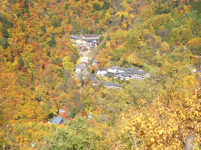 白骨温泉　全景　紅葉