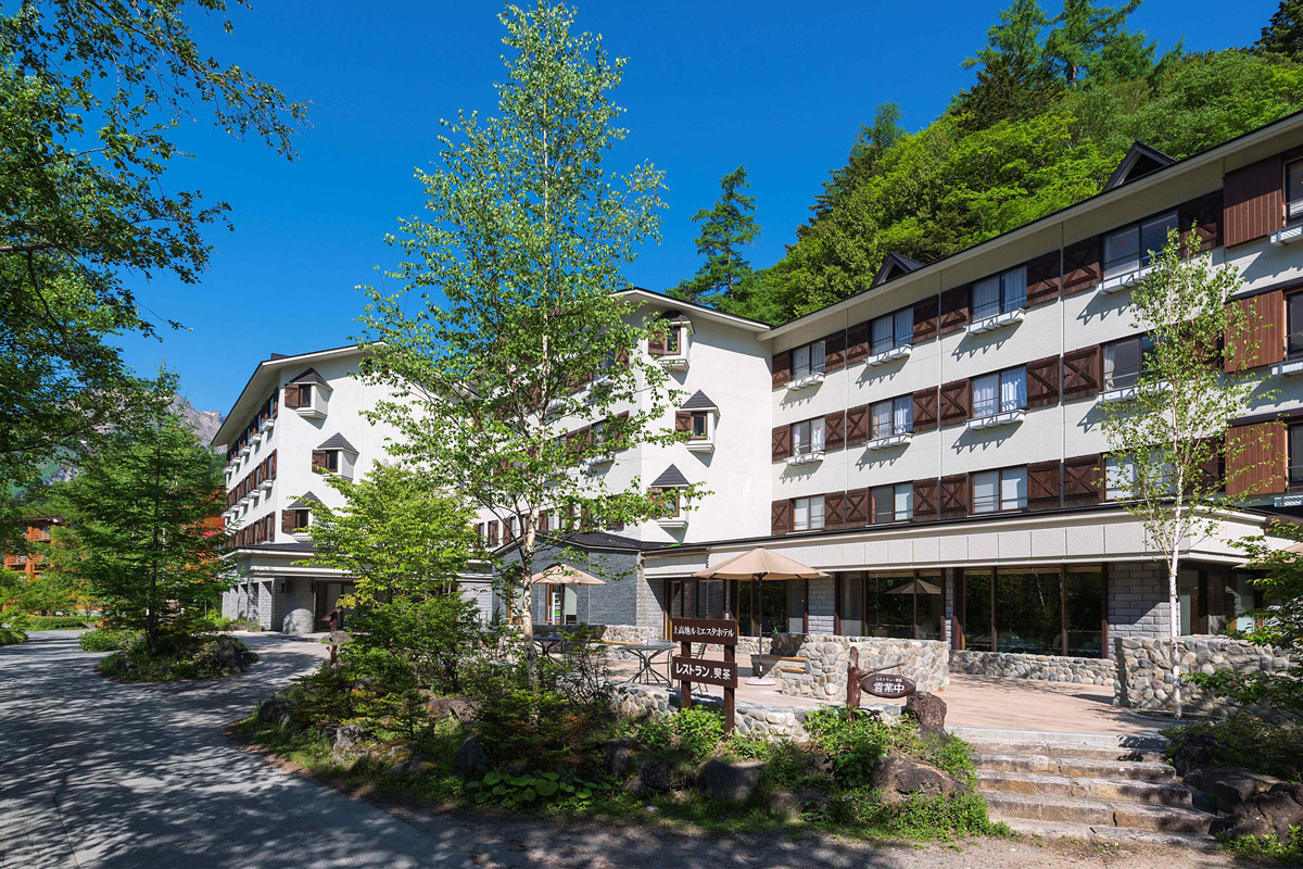 A mountain resort hotel at an elevation of 1,500 meters.