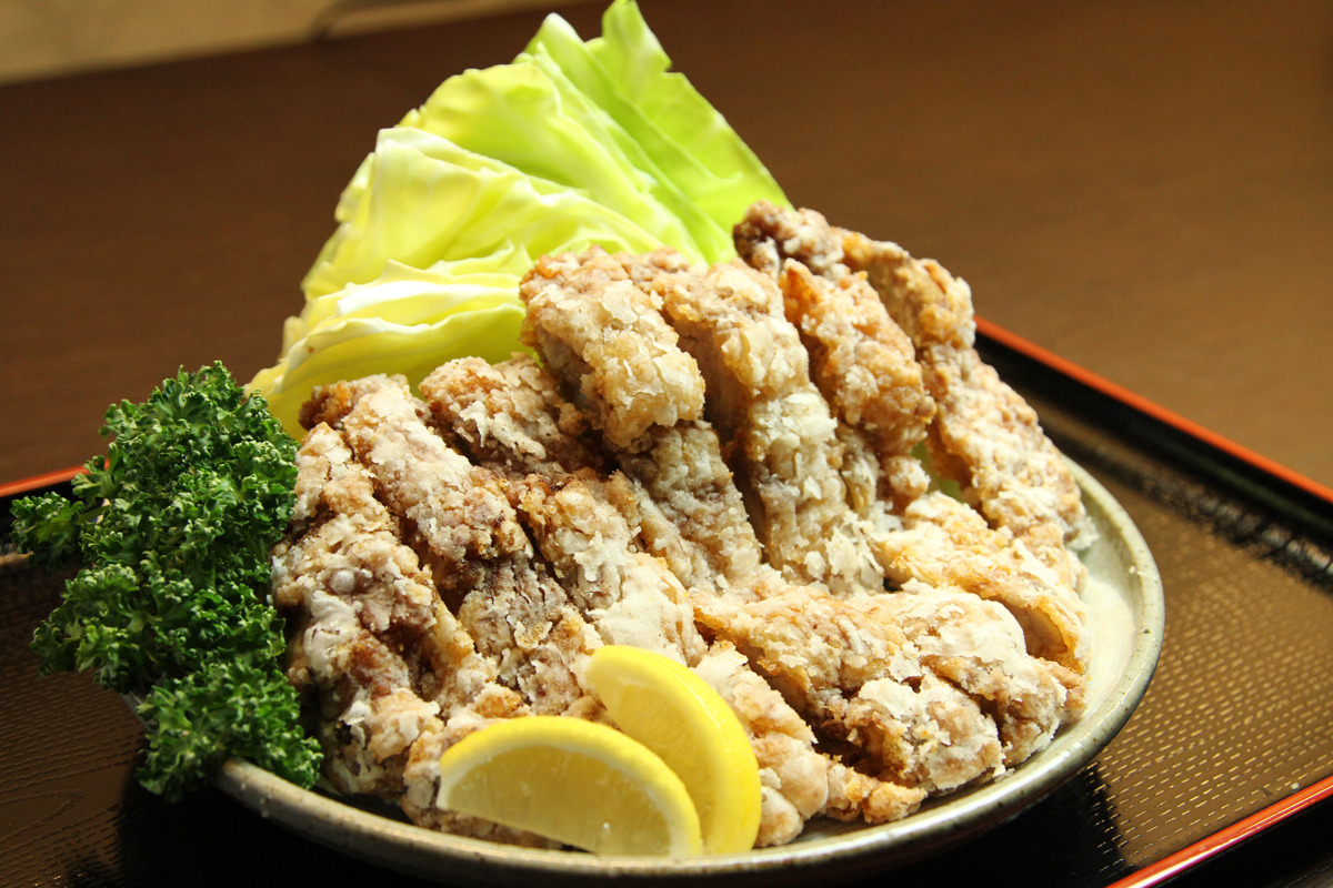 その土地ならではの郷土料理を味わう