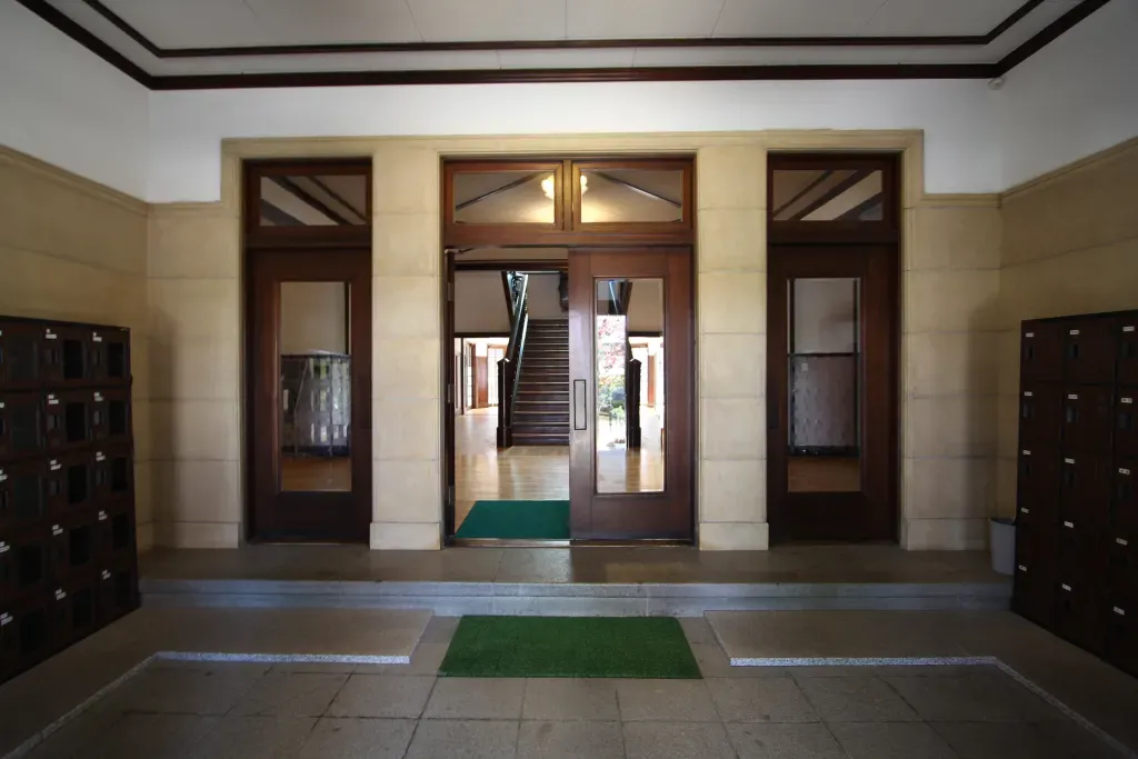 当時のままの玄関ホール