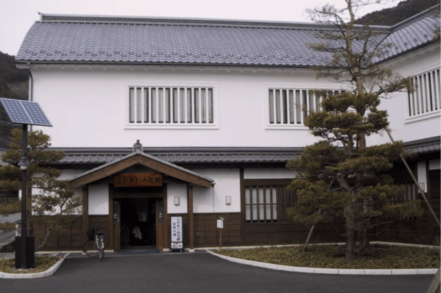 Shiraito Hot Springs (Utsukushigahara Onsen Fureai Yamabe-kan)
