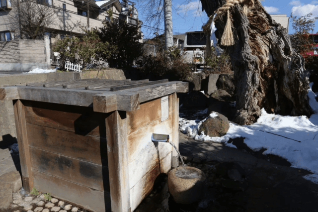 Kitababa Yanagi Well