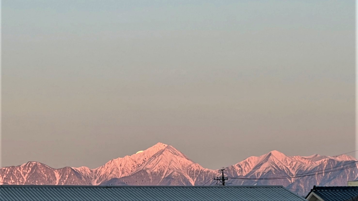 常念岳に沈む満月 | 新まつもと物語
