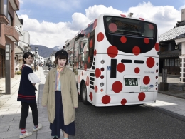 841(草間彌生)バス（3）