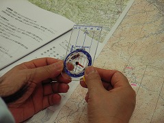 登山で使うコンパス