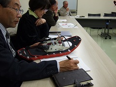 スノーシューを手にとってみる
