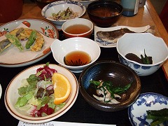 徳沢ロッヂの豪華な夕食