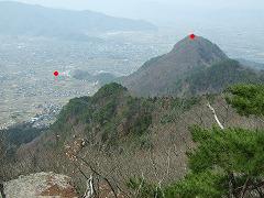 尼巌山を望む