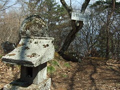 頂上の祠