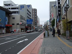 本町は松本の中でも自転車道が整備された町。