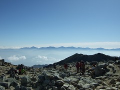 南アルプス　奥には富士山