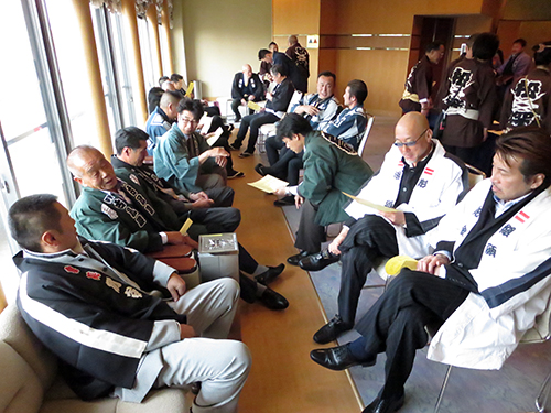 県内、東京からも神輿担ぐ人たちが！