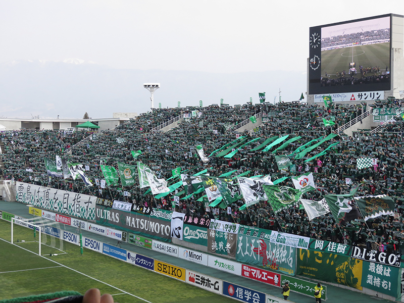 ホーム開幕戦に集う ファン・サポーターの熱い応援