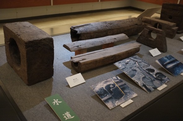 Sections of wooden pipes used transport water.