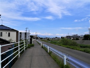 河岸沿途風景。五月的松本天氣涼涼的,真的很適合騎腳踏車,