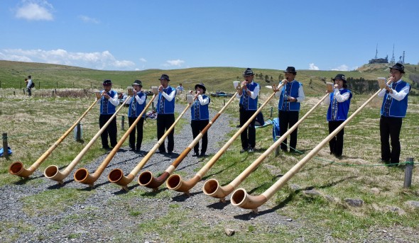 Alpenhorn players