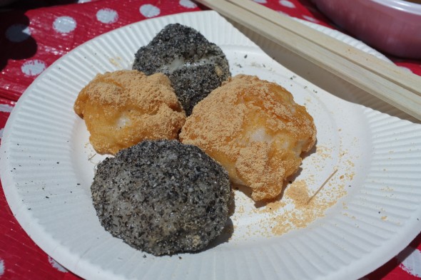 Fresh pounded mochi with sweet kinako and black sesame