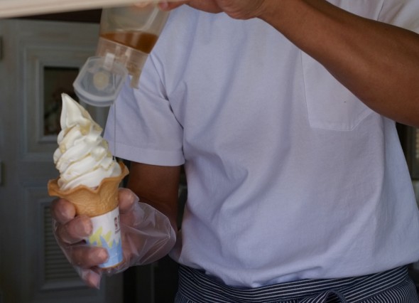 Drizzling honey over the ice cream - yum!