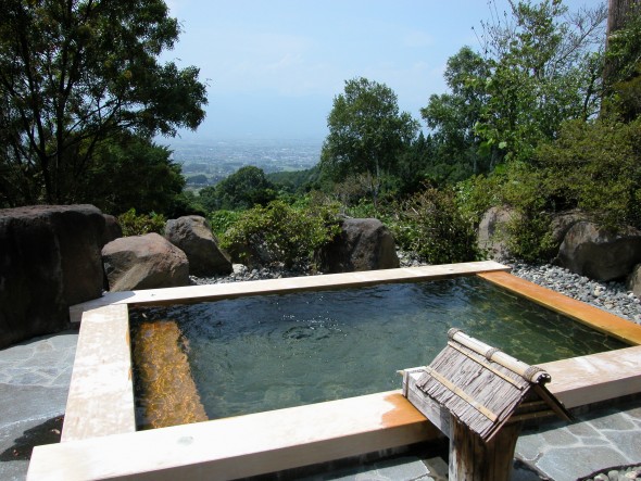 Open-air bath at Akanejuku