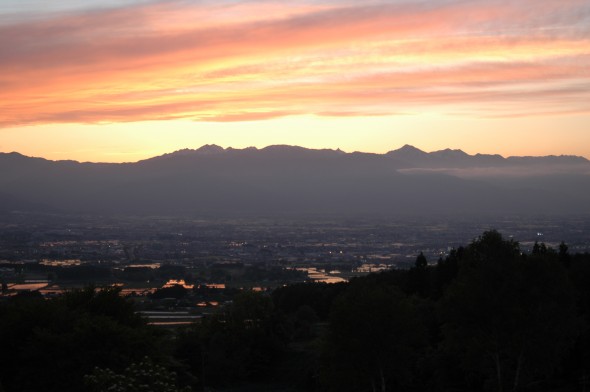 View of the sunset from Akanejuku (photo courtesy of Akanejuku)