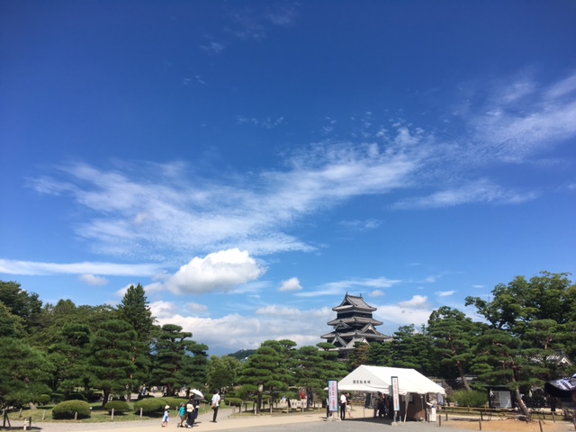 八月の松本城