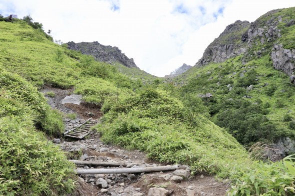 Beautiful view of the path ahead when you hike Mount Yake.