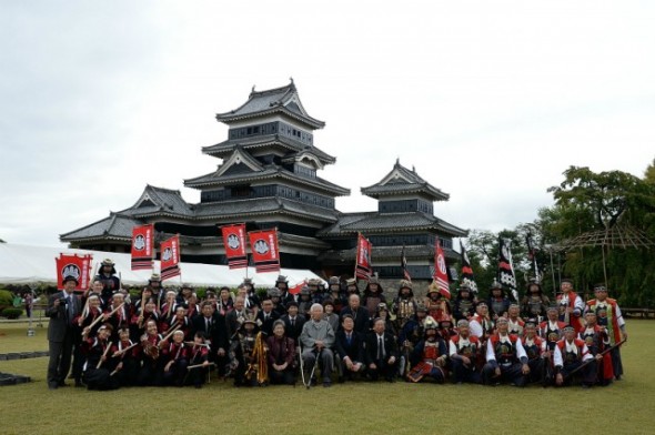 The old-fashioned gun clubs posing in front of the castle.
