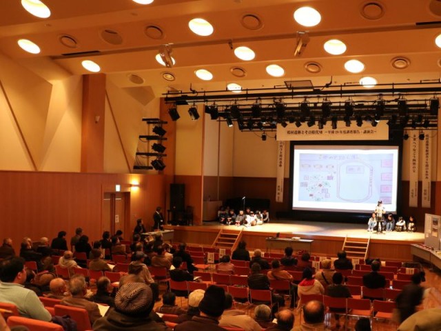 四賀支所ピナスホールステージ、四賀小学校6年生の登壇