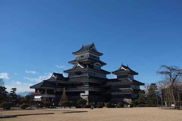 A sparkling Matsumoto Castle all ready for the New Year ;)