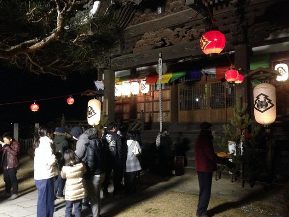 People lining up before Tosenji