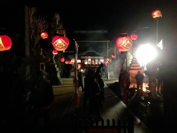 Tosenji lit up in red paper lanterns
