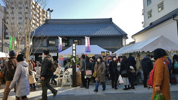 Lively market at the Kurassic-kan in Nakamachi