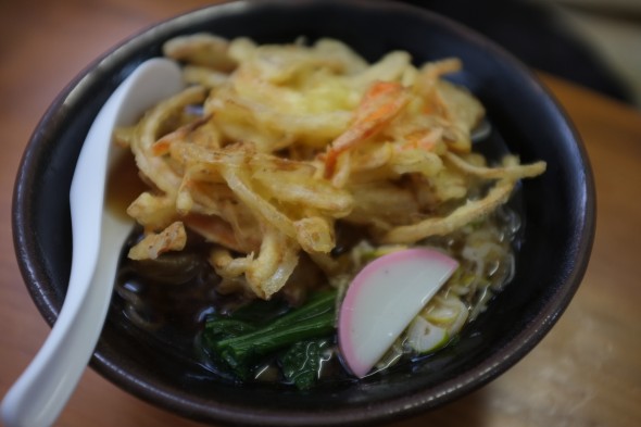 Hot kakiage soba