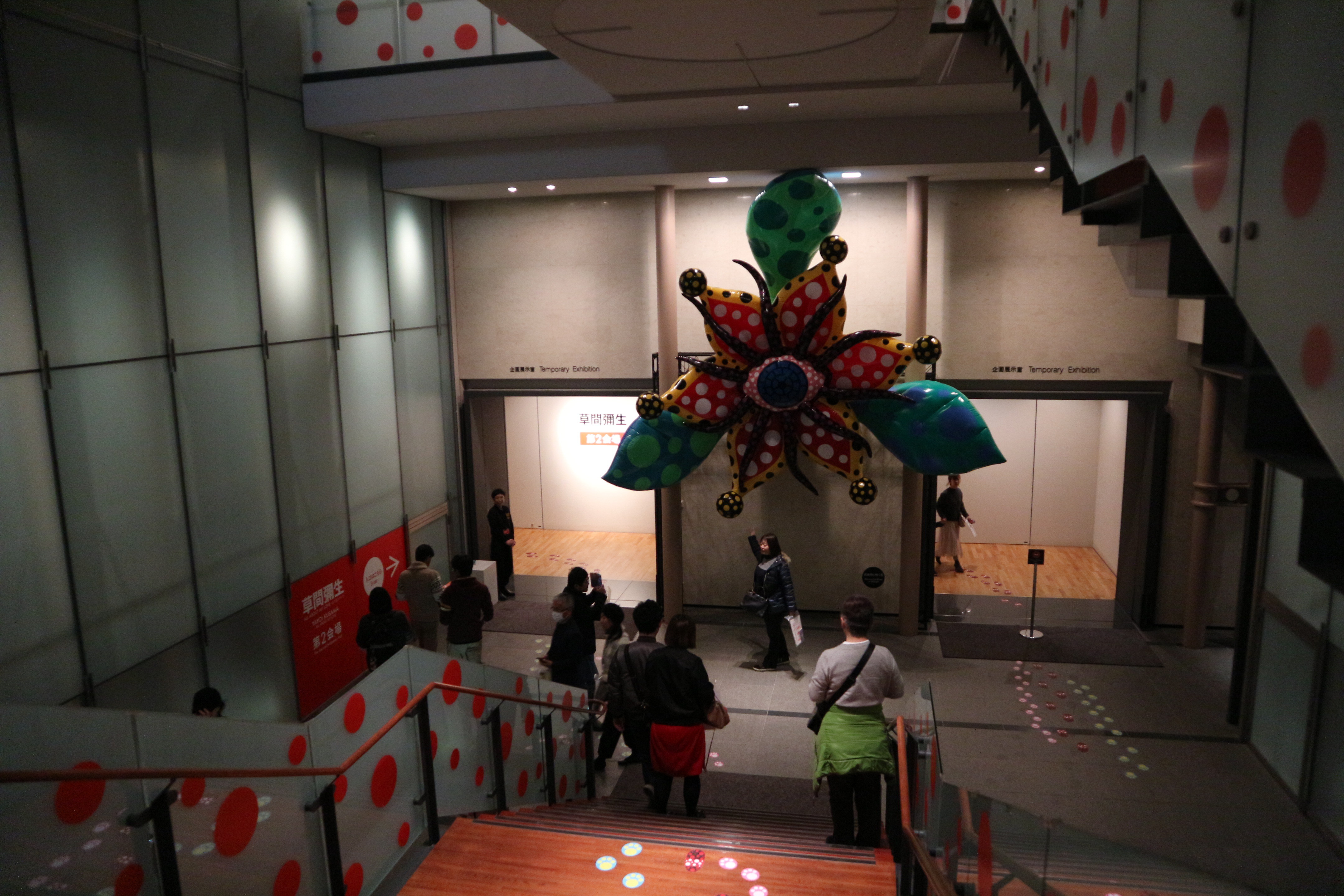 松本市美術館階段