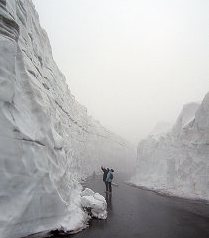 雪的牆壁